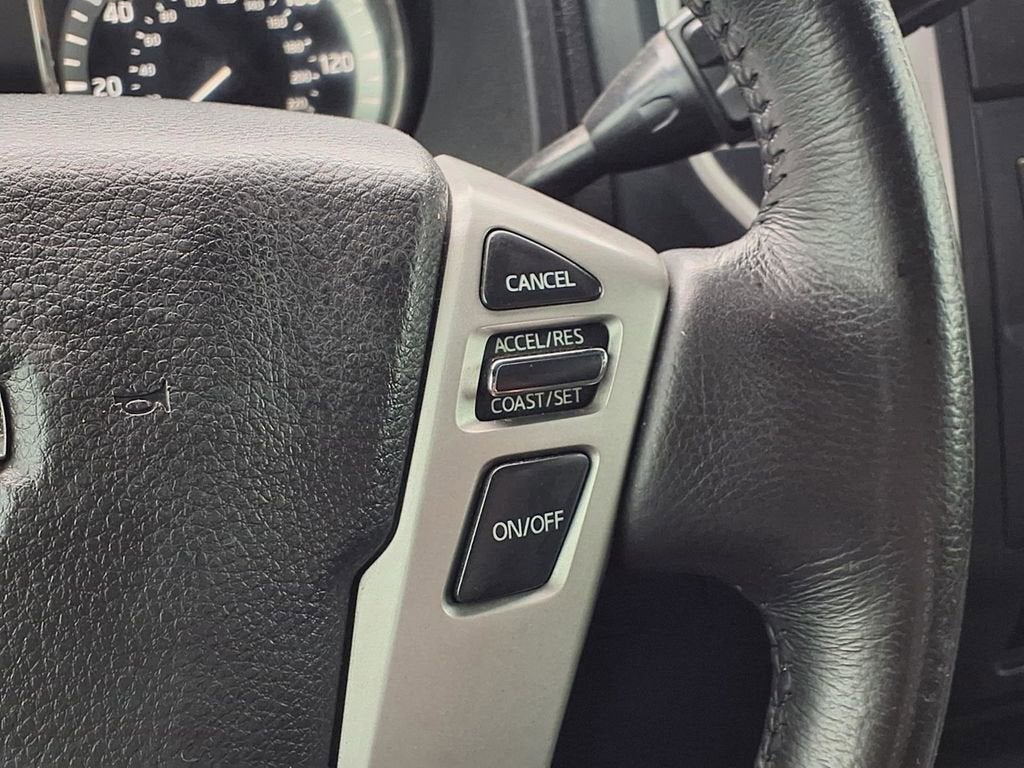 2018 Nissan TITAN SV