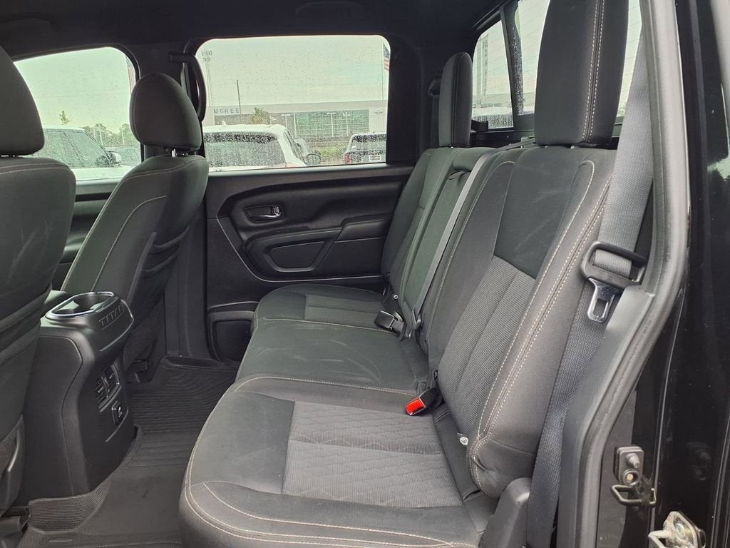 2018 Nissan TITAN SV