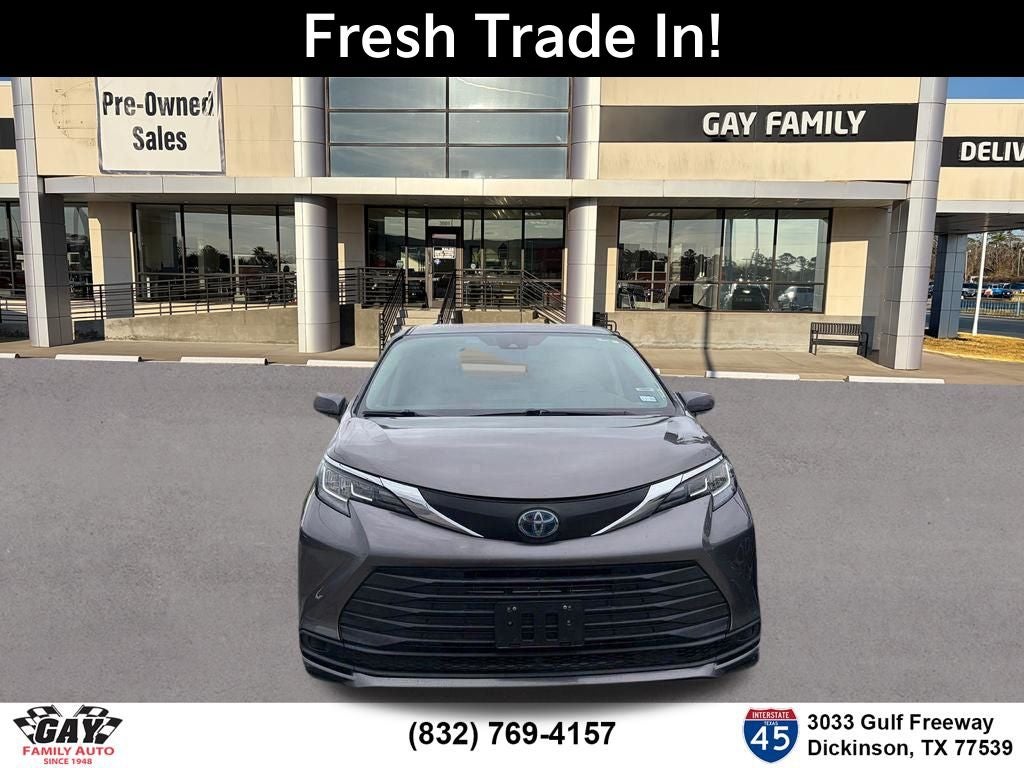 2022 Toyota Sienna LE 8 Passenger