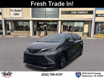 2022 Toyota Sienna LE 8 Passenger