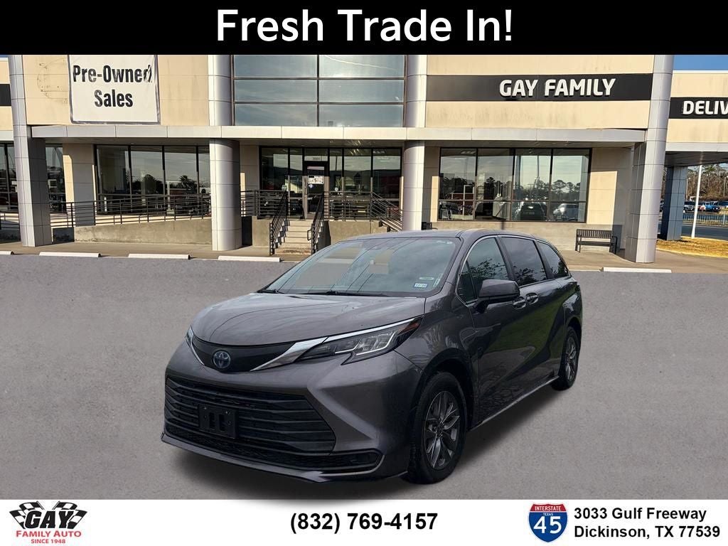 2022 Toyota Sienna LE 8 Passenger