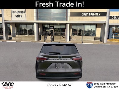 2022 Toyota Sienna LE 8 Passenger
