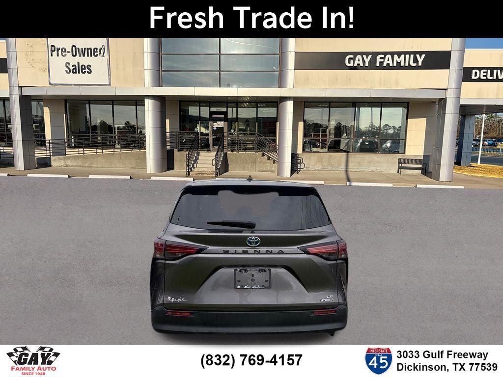 2022 Toyota Sienna LE 8 Passenger