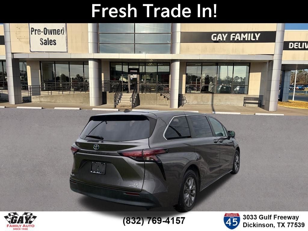 2022 Toyota Sienna LE 8 Passenger