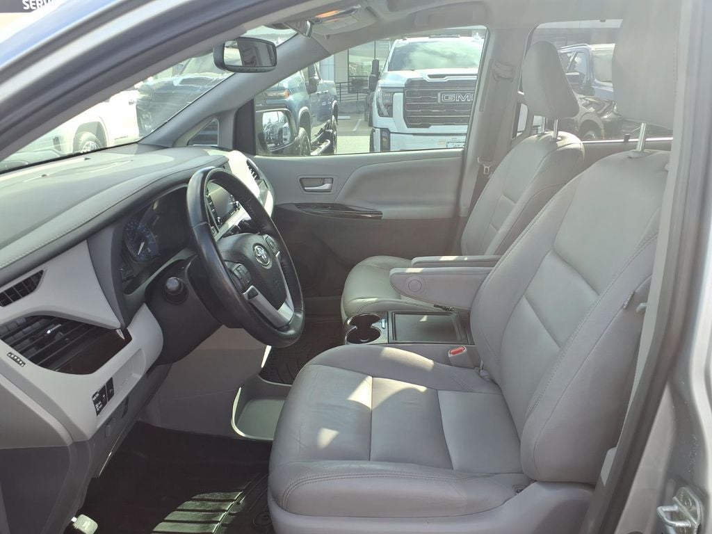2019 Toyota Sienna XLE 8 Passenger