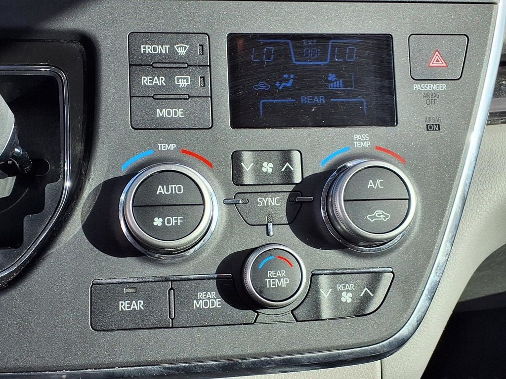 2019 Toyota Sienna XLE 8 Passenger